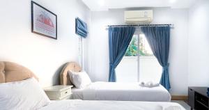 Luxurious Poolside Retreat in Bang Saray