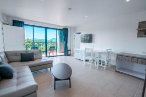 Maikhao Hotel, Phuket