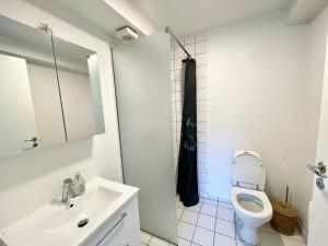 5 minute walk to LEGO HOUSE - n18