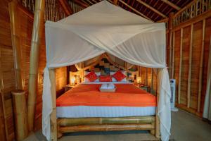 CR Tris Casa De Bambú - Bamboo House Bali