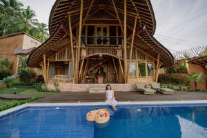 CR Tris Casa De Bambú - Bamboo House Bali