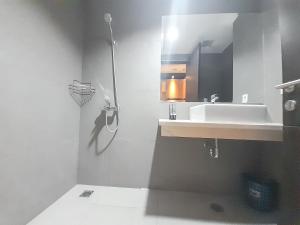 Elegant and Comfortable Studio Patraland Amarta Apartment By Travelio