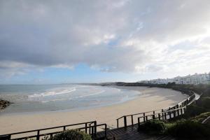 Charis to Theo - Relax in Style at this 3-Bedroomed Langebaan Holiday House