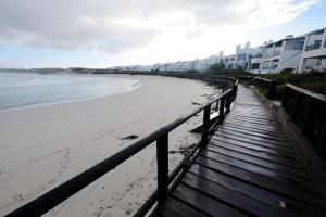 Charis to Theo - Relax in Style at this 3-Bedroomed Langebaan Holiday House