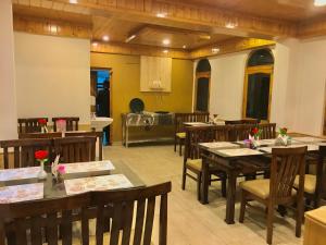 The Avenue River Side Hotel - Near Volvo Bus Stand Manali