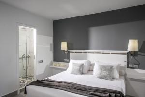 Superior Triple Studio with Sea View room in Skajado Holiday Apartments