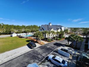 Modern King bed Haven, Free parking, Pool, Balcony