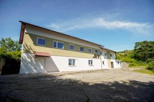 Arbeiterunterkunft in Spielfeld-Straß - Voll ausgestattete Zimmer mit Top-Anbindung