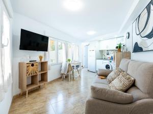 2B. Cozy Las Flores big Terrace with Pool