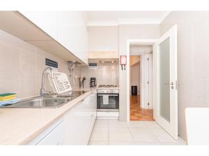 HOUZE Family flat in Central Lisbon near Zoo