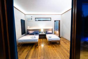 Angeles Hut Fishermans Wharf