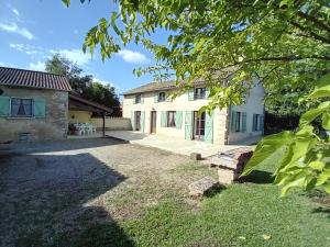 Maisons de vacances Family House With Garden For 8 At Prety : photos des chambres