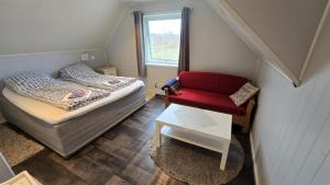 1 Room in The Yellow House, close to Airport & Lofoten