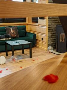 M Domki Zakopane - całoroczny komfortowy domek z kominkiem, dużym ogrodem, miejscem na ognisko, dla 8 osób