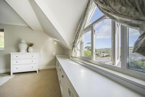 The Pink House, Salcombe, with Free Parking