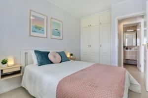 Recently renovated, with views, barbecue and outdoor shower