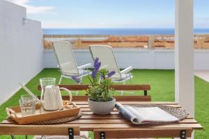 Recently renovated, with views, barbecue and outdoor shower