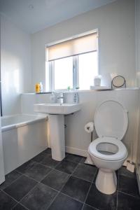 5 BDR House By Caledonia Luxe Stays Short Lets & Serviced Accommodation Livingston