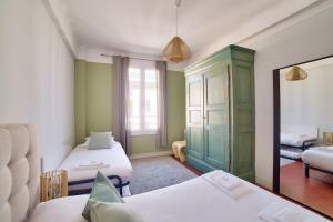 Stunning 2BR by the Port 20min Walk to the Beach