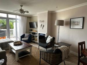 Central Apartment in St Francis Bay