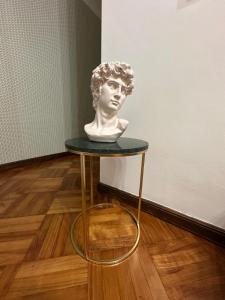 Elegant apartment in a historic building, just a few steps from the Duomo