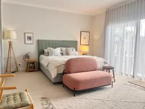 Stunning suite opposite golf course, Springvale, Wagga - Yerong Creek