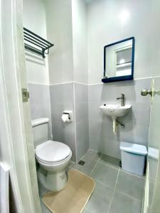 Llames Studios Near Mactan Airport - Rustic & Spacious