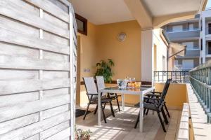 Petit Bijoux apartment a few steps from the beach, sea view and parking space