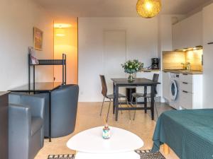 Studio à Larmor-Plage: balcon, parking, à 500m de la mer et des commerces - FR-1-349-110