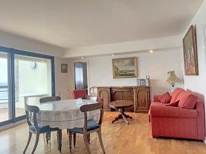 Appartements Larmor-Plage T4 Spacieux avec Terrasse, Ascenseur et Parking face a la Mer - FR-1-349-124 : photos des chambres