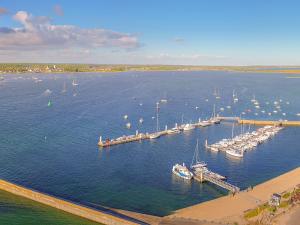 Appartements Studio renove a Port-Louis, proche plage et centre, jardin commun, 2 couchages, WiFi inclus - FR-1-349-143 : photos des chambres