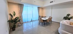 4 Bedrooms apartment with pool and beach access