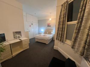 Sunnydene - Large Home - Great Yarmouth - Sleeps 20