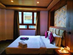 DRAGON INN - Singhik