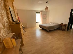 Maisons de vacances Maison de Caractere, Proche Gare et Centre, 6-8 Couchages, Jardin et Terrasse Privee - FR-1-349-202 : photos des chambres