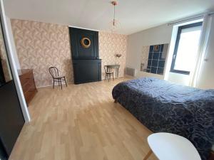 Maisons de vacances Maison de Caractere, Proche Gare et Centre, 6-8 Couchages, Jardin et Terrasse Privee - FR-1-349-202 : photos des chambres