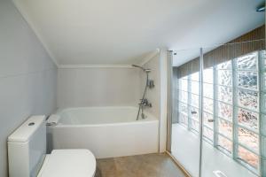 Three-Bedroom Apartment with Pool View room in Apartamentos Dunas de Liencres