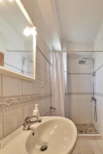 Elaiona Country Home