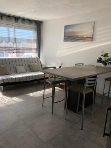 Appartement sur la colline avec accès piscine