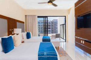 Two Bedroom Suite Pool View - Villa La Valencia