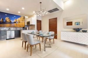 Two Bedroom Suite Pool View - Villa La Valencia