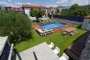 Villa Joy with heated pool and foodbal