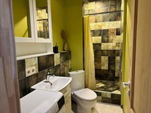 18 oaks Private Countryside-palace apartment INDIA