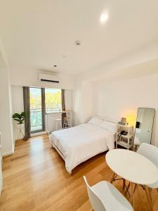 Studio Unit Staycation near Rockwell Mandaluyong FREE Pool Access