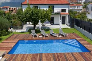 Villa Joy with heated pool and foodbal