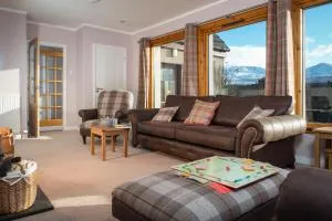 Cairn Eilrig - Seasgair Lodges - Loch Morlich