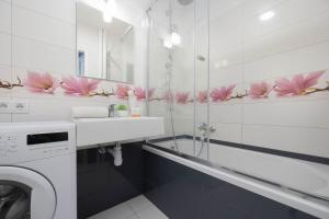 Jasny Apartament z Dwoma Sypialniami i Biurkiem by Noclegi Renters