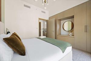 Silkhaus Burj Royale 1BDR with balcony in Downtown