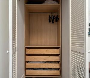 Bright Top Floor 2BR Apartment in Morningside, Easy City Centre Links, Close to University and Royal Hospital