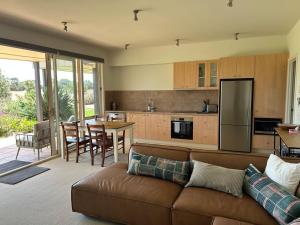 13th Beach 2-Bedroom Golf Apartment